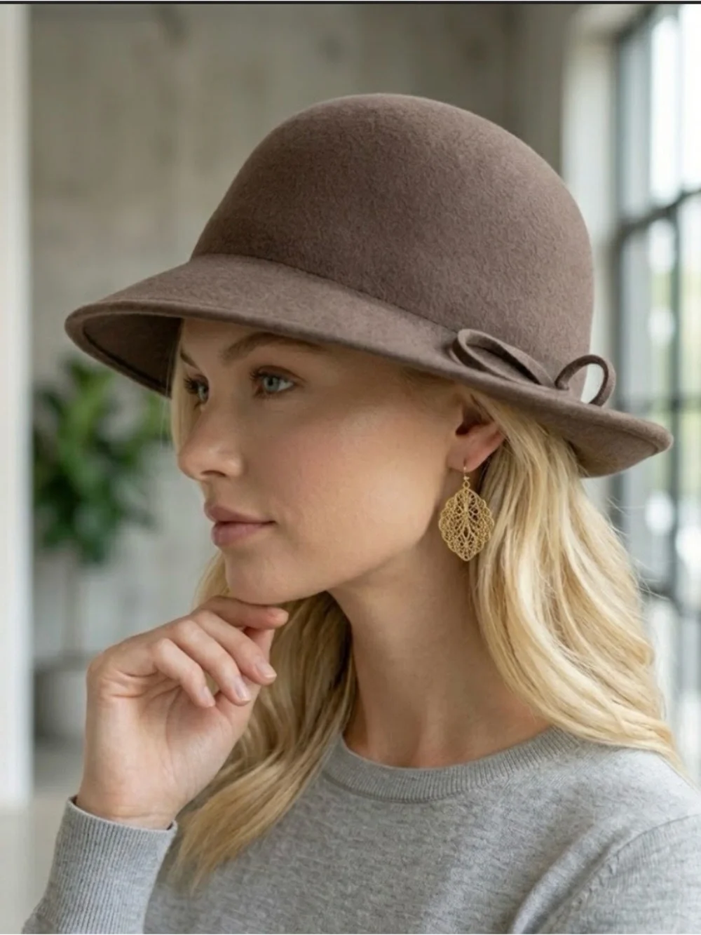 🔴Women’s Brown Felt Cloche Hat with Floral Accent